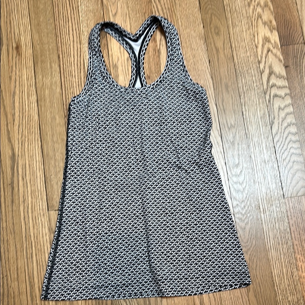 Lululemon Athletica Black and White Sleeveless Tank Top